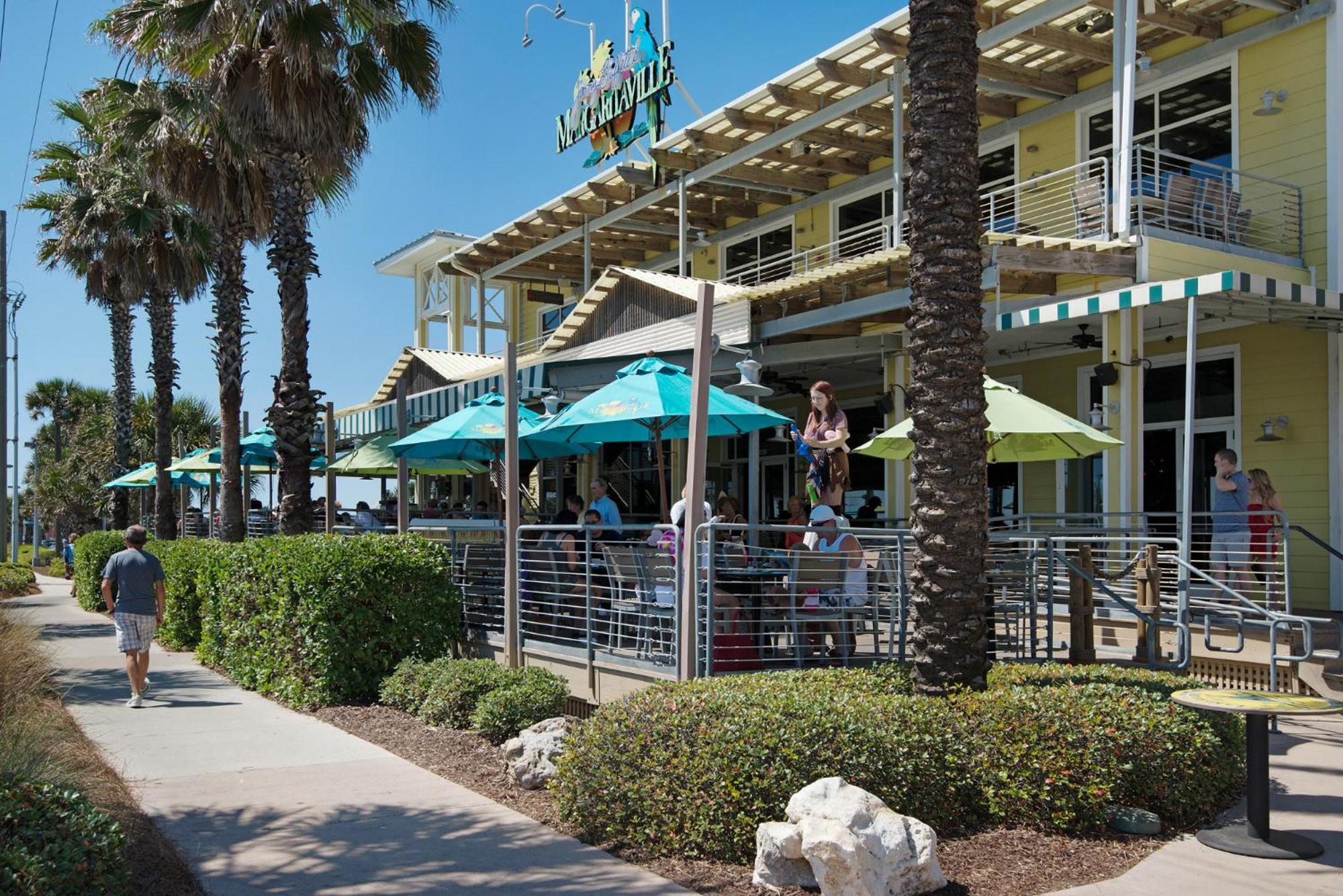 Gulf Front Living And Master Suite! Sleeps 8! *